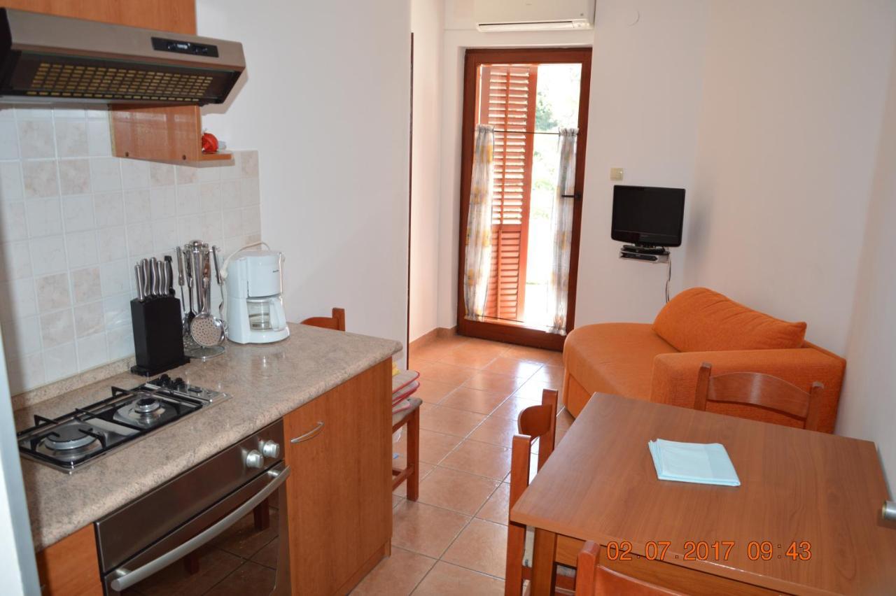 Apartments And Rooms By The Sea Jakisnica, Pag - 4160 Lun  Exterior foto