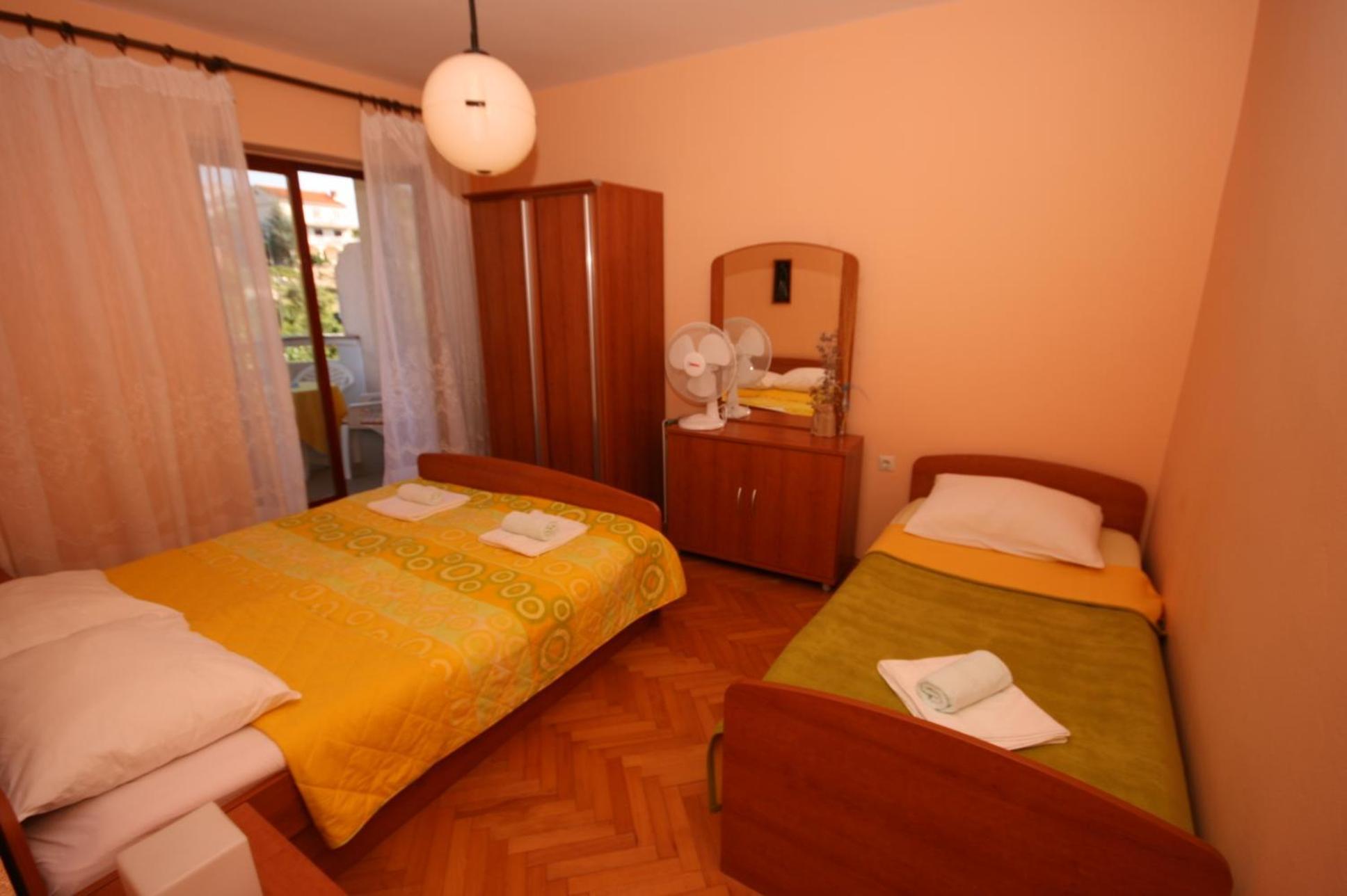 Apartments And Rooms By The Sea Jakisnica, Pag - 4160 Lun  Habitación foto